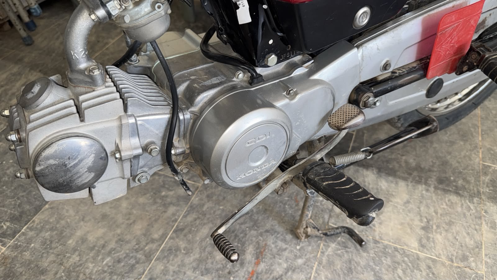 Honda cd70 2025 model original condition, all documents available for sale in Multan, photo 3